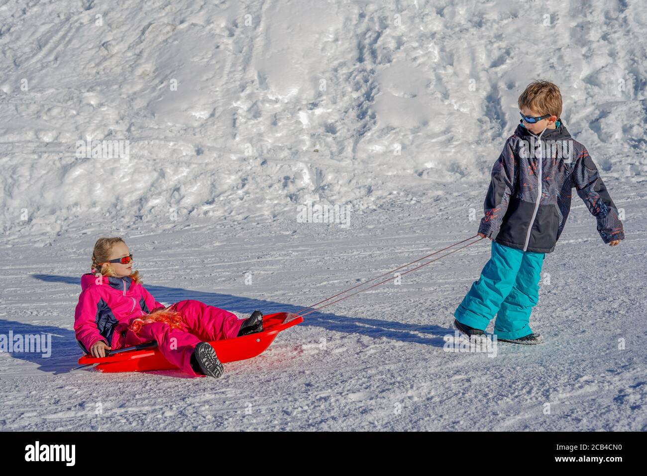 Set De 2 Luges Magnétiques Pour Enfants - 38,5x29 Cm - Pour Neige, Herbe Et Sable - Couleurs Vives