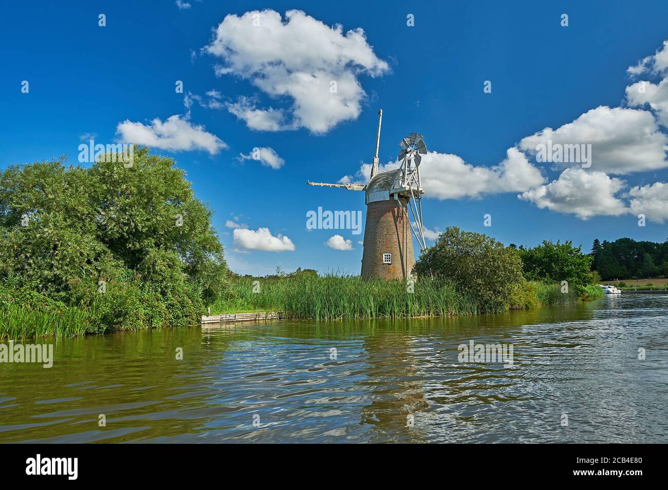 Moulin à vent TURF Fen sur les rives de la rivière Ant, Norfolk Broads, Norfolk, Angleterre Banque D'Images