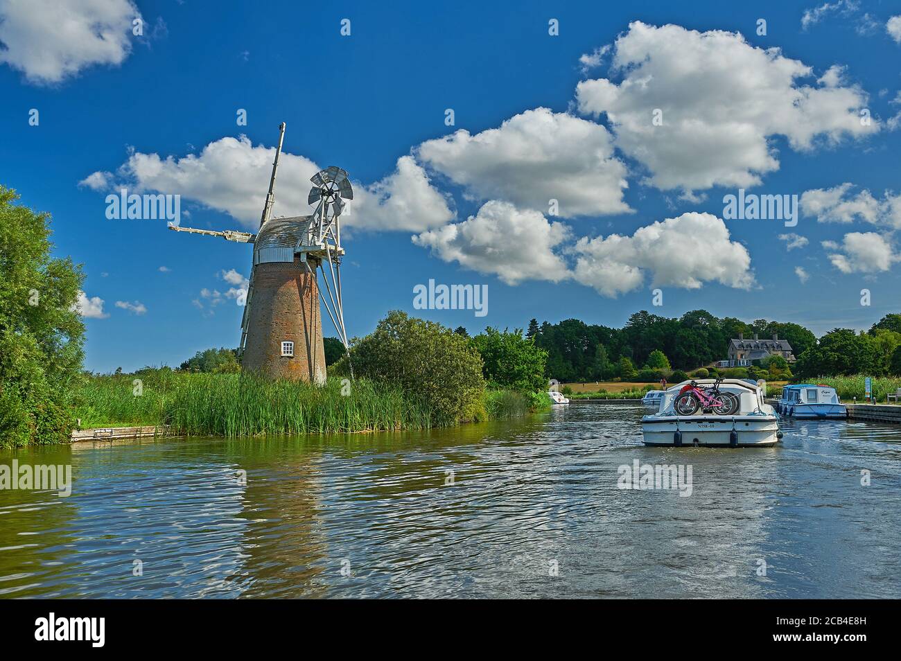 Moulin à vent TURF Fen sur les rives de la rivière Ant, Norfolk Broads, Norfolk, Angleterre Banque D'Images