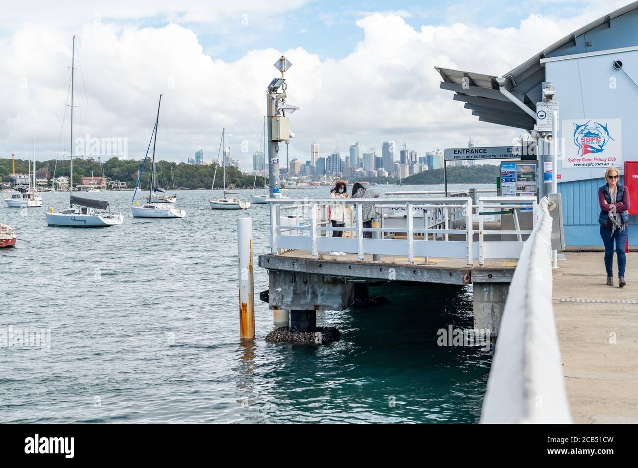 Watsons Bay Wharf Deck et vue sur l'eau et Flou des bateaux Banque D'Images