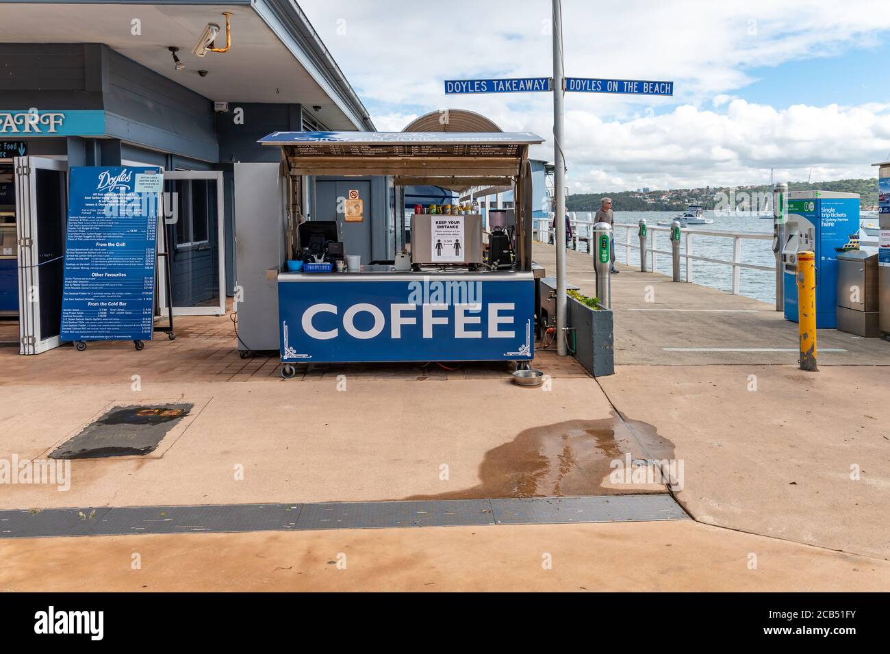 Faites des emplettes à Watsons Bay Wharf lors d'un après-midi d'automne nuageux Banque D'Images