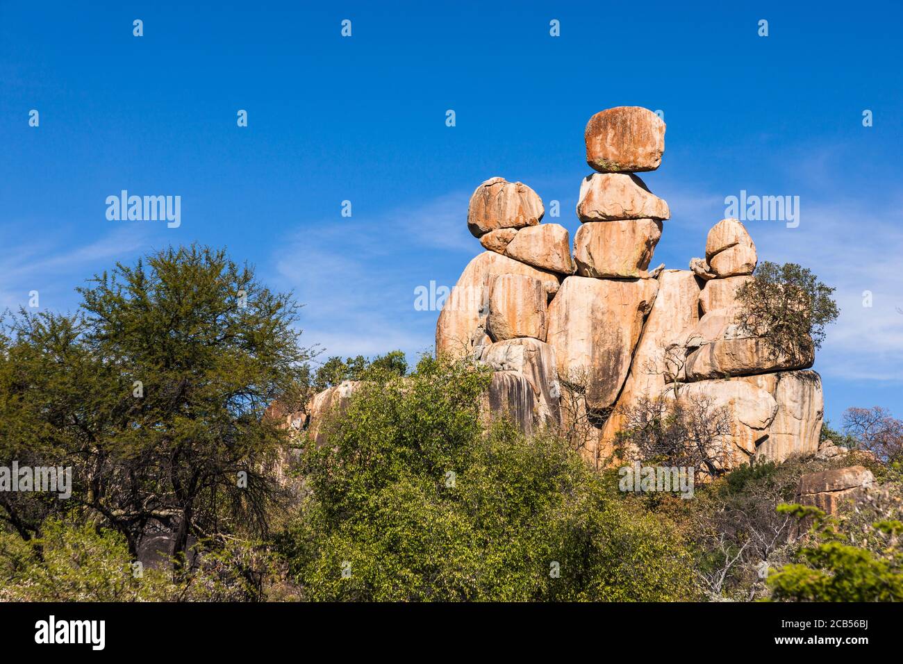 Collines de Matobo, formations rocheuses naturelles d'équilibre, parc de jeu de Matopos, parc national de Matobo, banlieue de Bulawayo, Matabeleland Sud, Zimbabwe, Afrique Banque D'Images