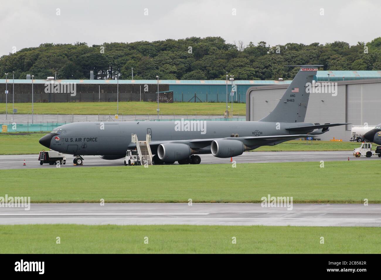 59-1463, un Boeing KC-135R Stratotanker exploité par la United States Air Force (155e ARW, Nebraska ANG), à un aéroport international humide de Prestwick. Banque D'Images