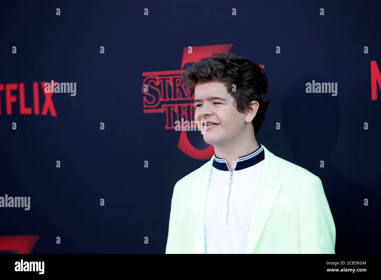 LOS ANGELES - 28 JUIN : Gaten Matarazzo à la première mondiale de la saison 3 de 'tranger Things' à l'école secondaire de Santa Monica le 28 juin 2019 à Santa Monica, CA Banque D'Images