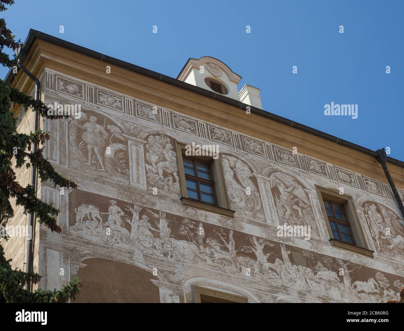 Château de style Renaissance avec façade décorée de sgraffito, jour d'été ensoleillé Banque D'Images