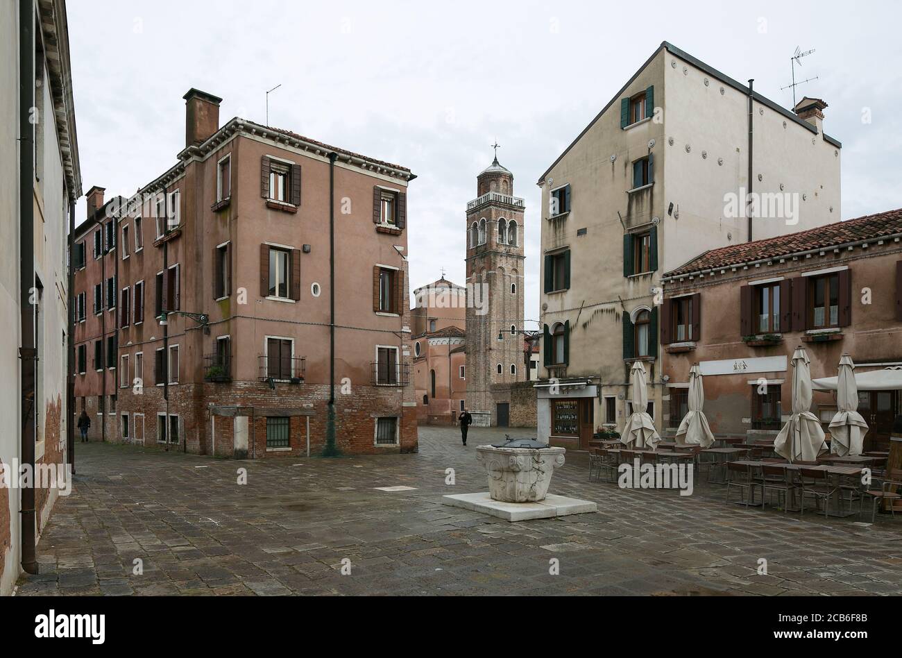 Veneig, Campo de l'Anzolo Rafael, Blick nach Südosten zur Kirche San Sebastiano, erbaut 1505-46 von Antonio Abondi Banque D'Images