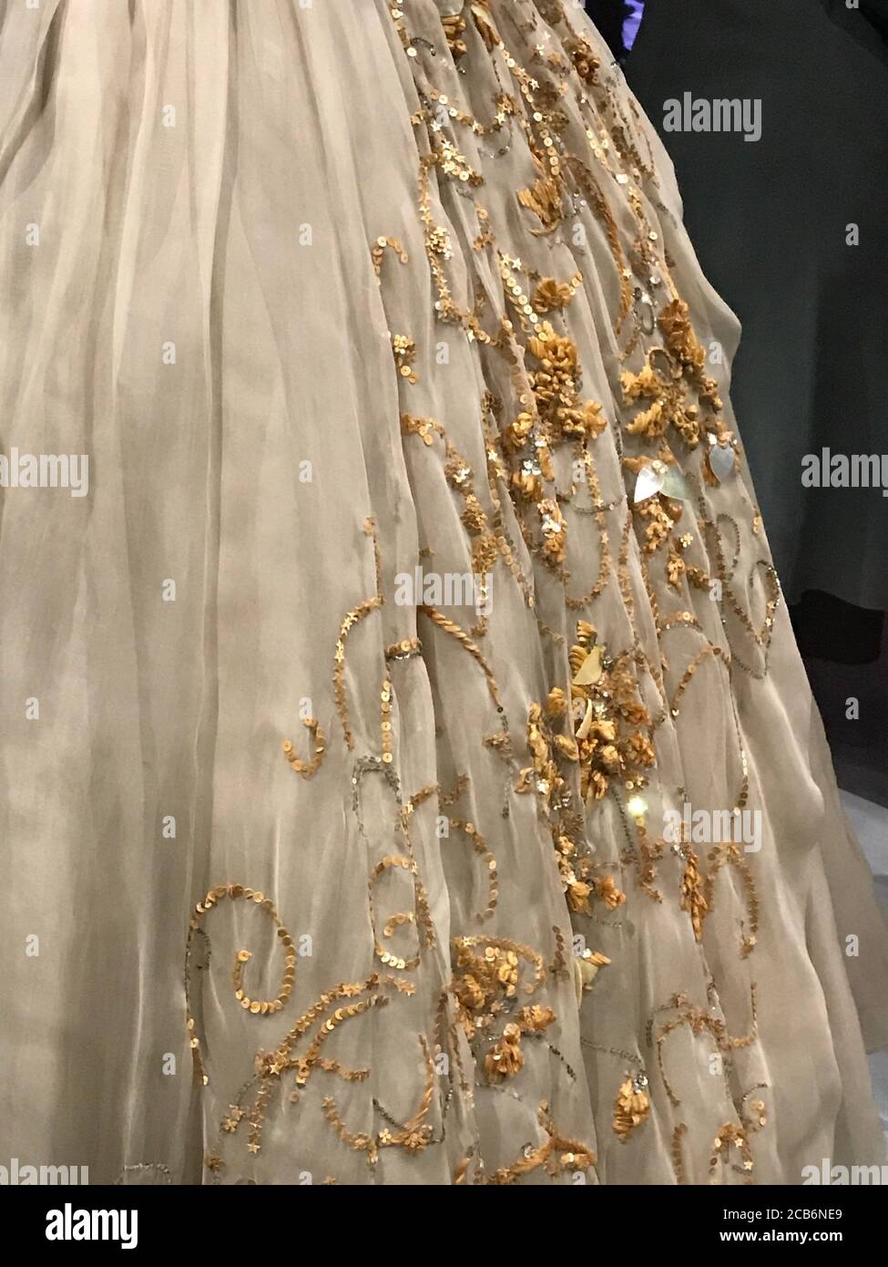 Gros plan d'une robe Chanel Banque D'Images