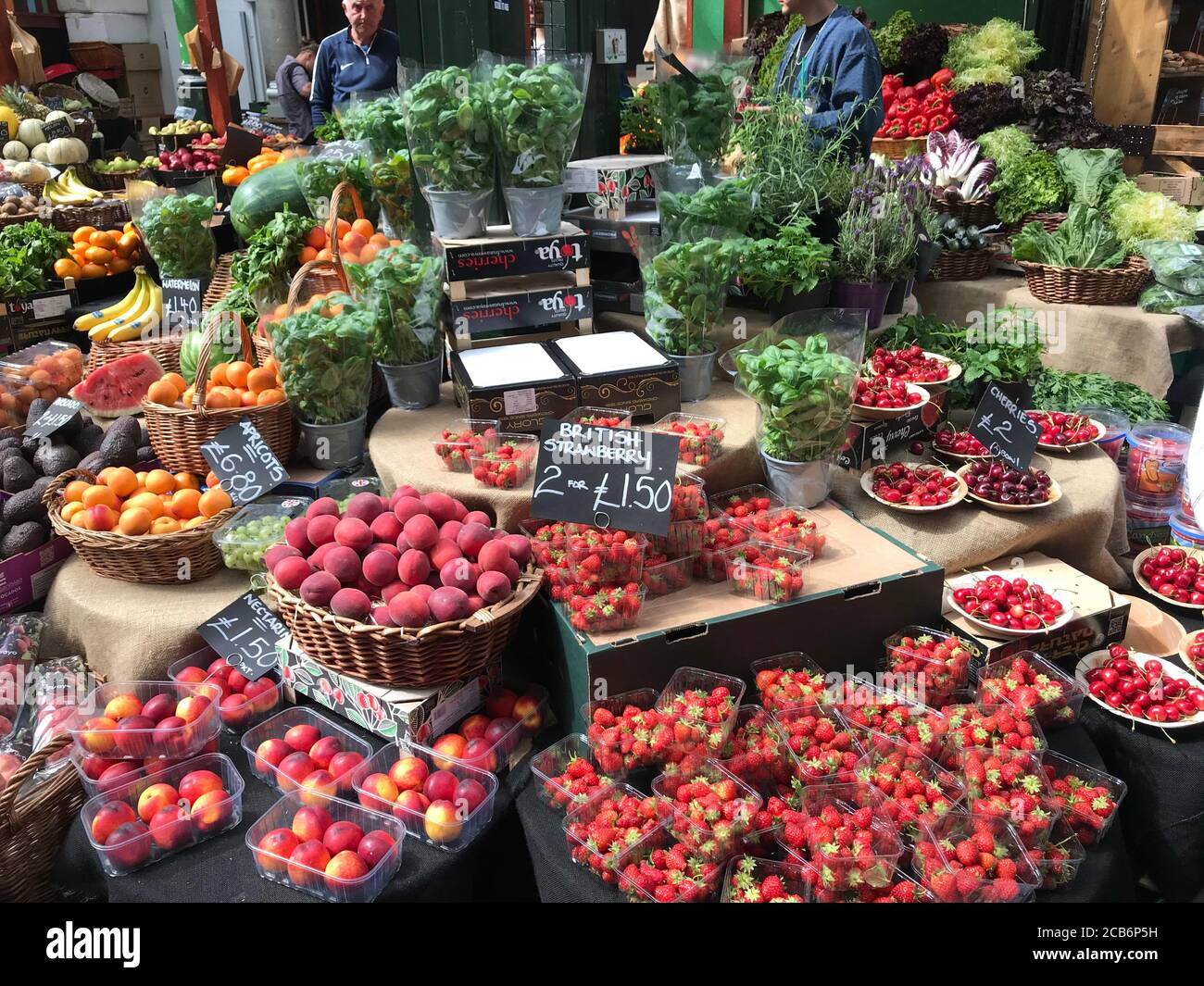 Sall de fruits et légumes dans un marché de Londres Banque D'Images