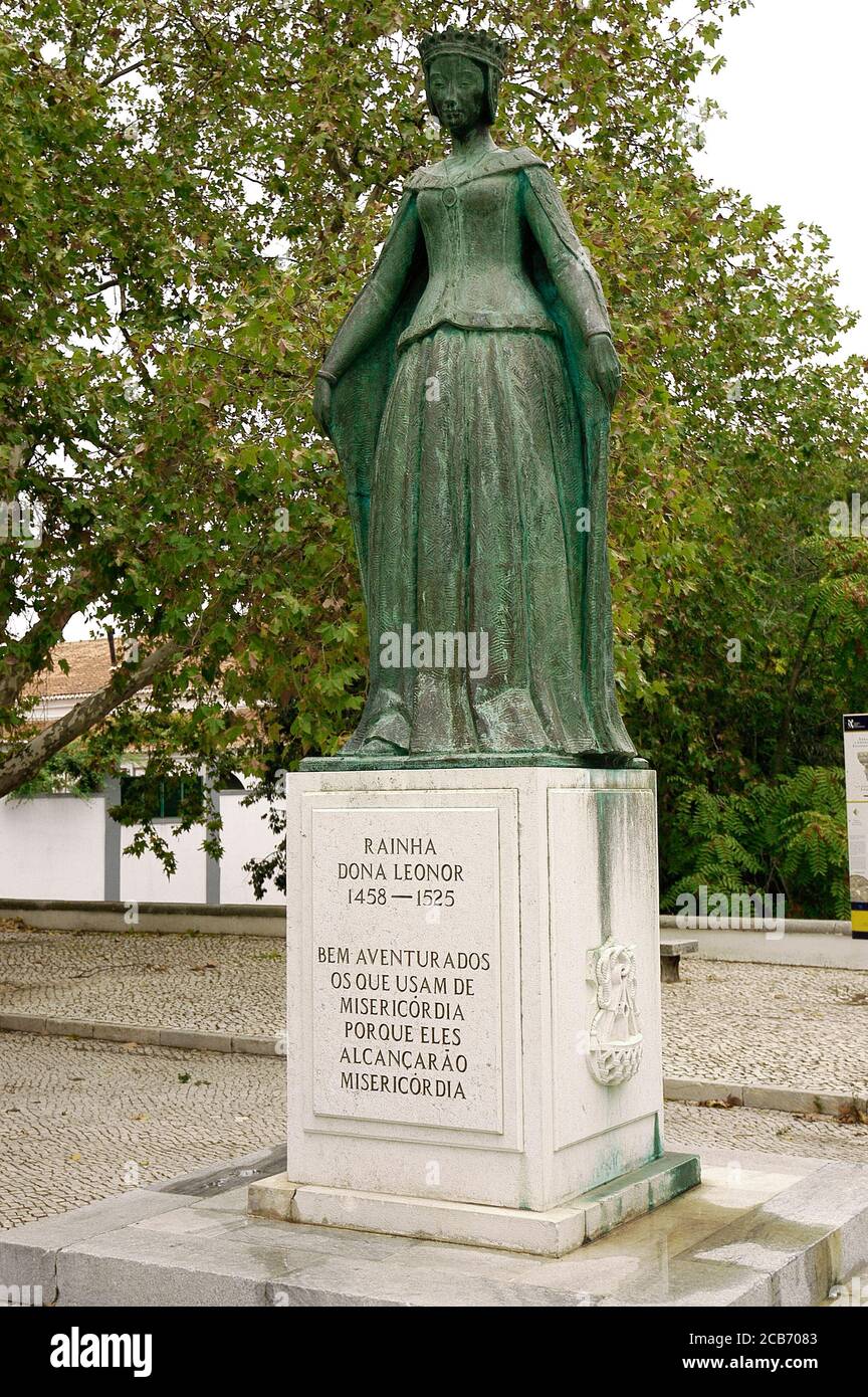 Eleanor de Viseu (1458-1525). infanta portugaise et plus tard la reine consort du Portugal. Statue de la reine Eleanor du Portugal, 1958, par Alvaro de Bree (1903-1962). Couvent de notre-Dame de la conception (Musée Rinha Dona Leonor). Alentejo. Beja, Portugal. Banque D'Images