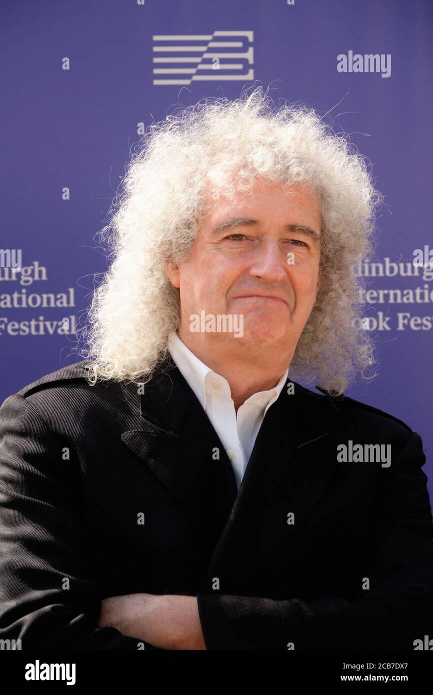 Brian May, musicien anglais, chanteur, auteur-compositeur, astrophysicien et photographe, assiste à un photocall lors des Fes du livre international d'Édimbourg Banque D'Images