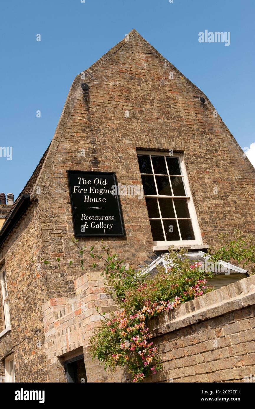 Le restaurant et la galerie Old Fire Engine House dans la ville cathédrale d'Ely, Cambridgeshire, Angleterre. Banque D'Images Le restaurant et la galerie Old Fire Engine House dans la ville cathédrale d'Ely, Cambridgeshire, Angleterre. Banque D'Images