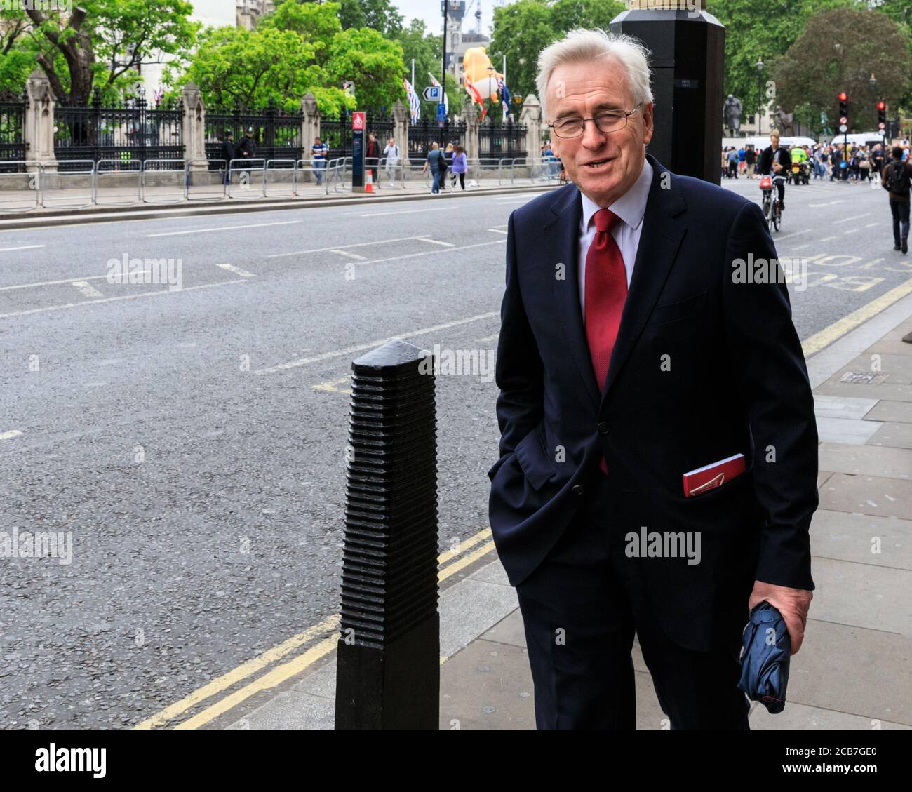 John McDonnell, député du Parti travailliste britannique, député de Hayes et Harlington, Walks à Westminster, Londres, Royaume-Uni Banque D'Images