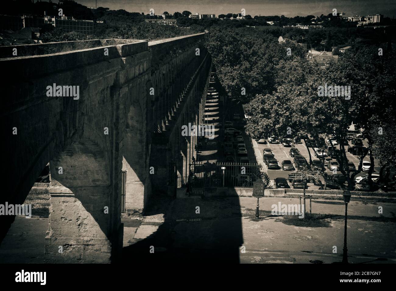 Vue d'une extrémité de l'aqueduc de 880 m de long à Montpellier. Il est tout neuf par rapport à l'aqueduc romain: Il a été construit en 1772. Banque D'Images