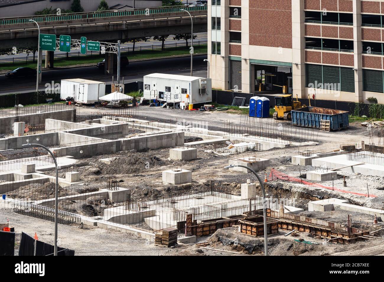 Chantier de construction d'un nouvel immeuble de bureaux à Syracuse, New York Banque D'Images