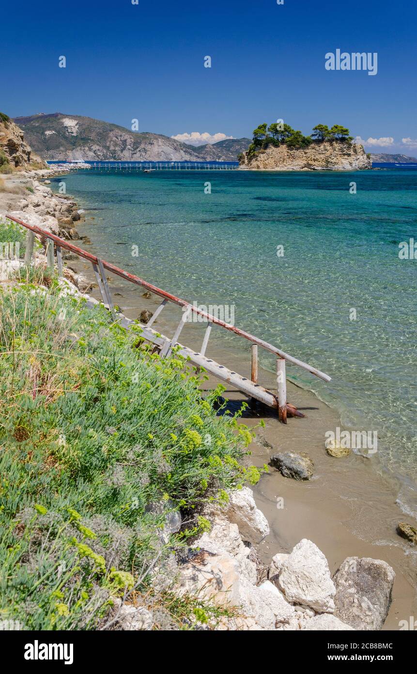 Pittoresque île de Cameo à Agios Sostis, située sur la baie de Laganas au sud de l'île de Zakynthos sur la mer Ionienne, Grèce. Banque D'Images