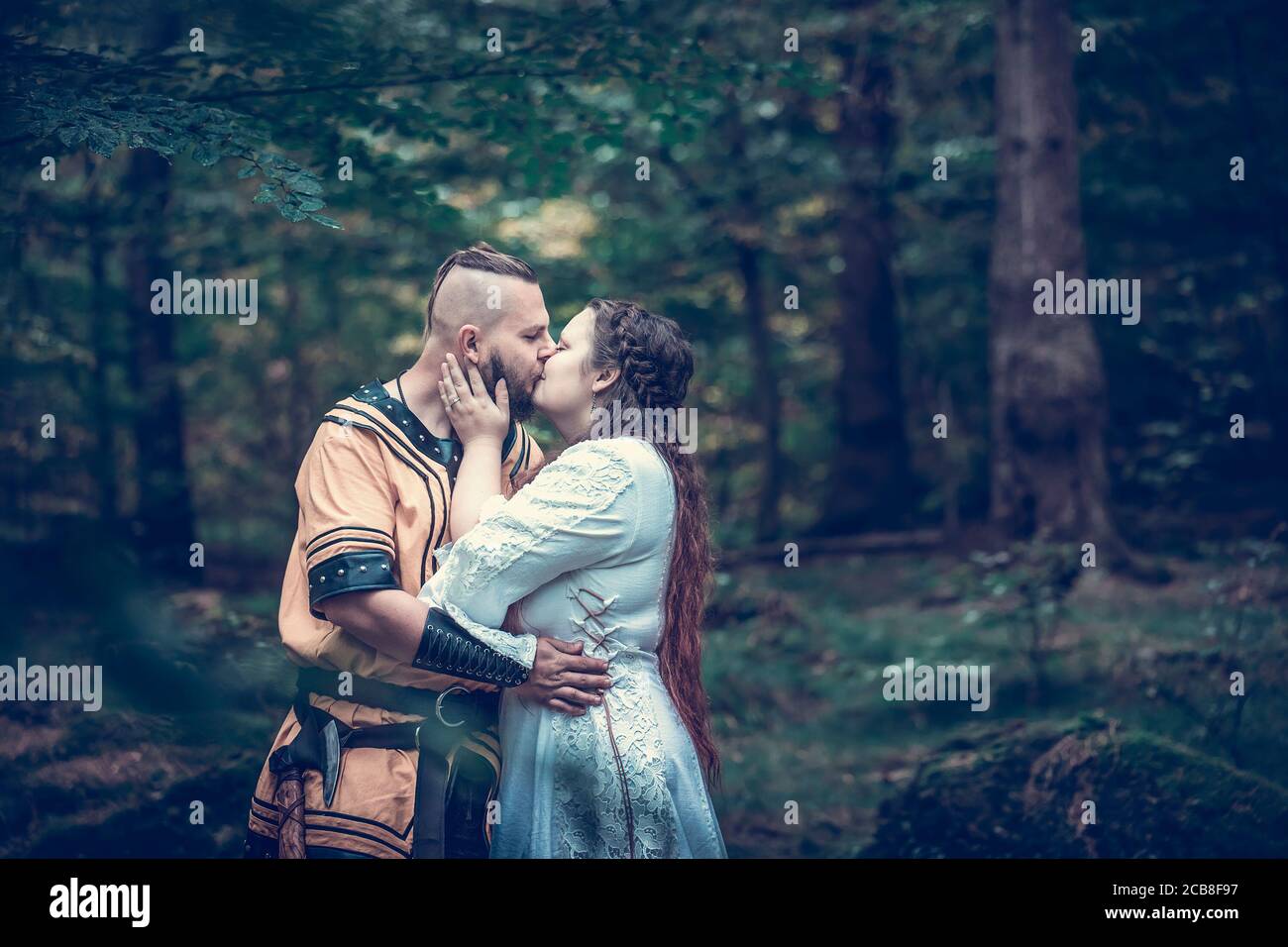 mariage viking, tournage en couple, mariage celtique, cérémonie non traditionnelle, la meilleure photo Banque D'Images