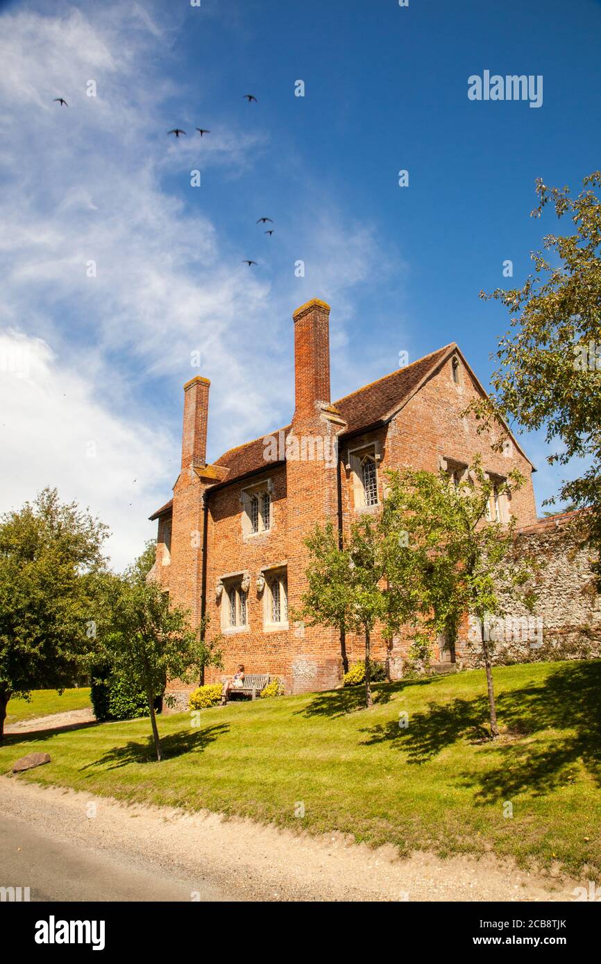 L'école médiévale du village d'Ewelme, Oxfordshire, a fondé en 1437 le Le plus ancien bâtiment de l'école en fonctionnement dans le pays.fondé par Alice Chaucer Banque D'Images