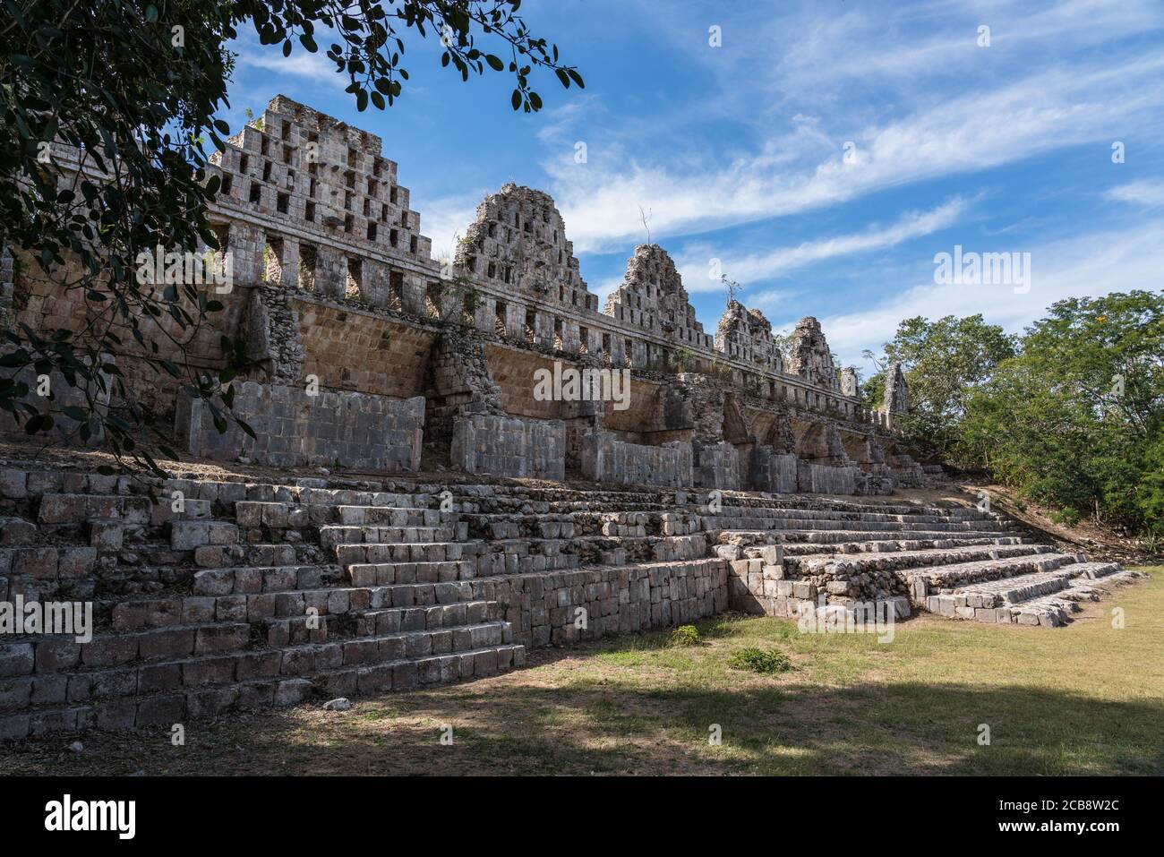 Le groupe de ruines Dovecote ou Pigeon House dans la ville maya d'Uxmal à Yucatan, Mexique. Ville préhispanique d'Uxmal - une Cente classée au patrimoine mondial de l'UNESCO Banque D'Images