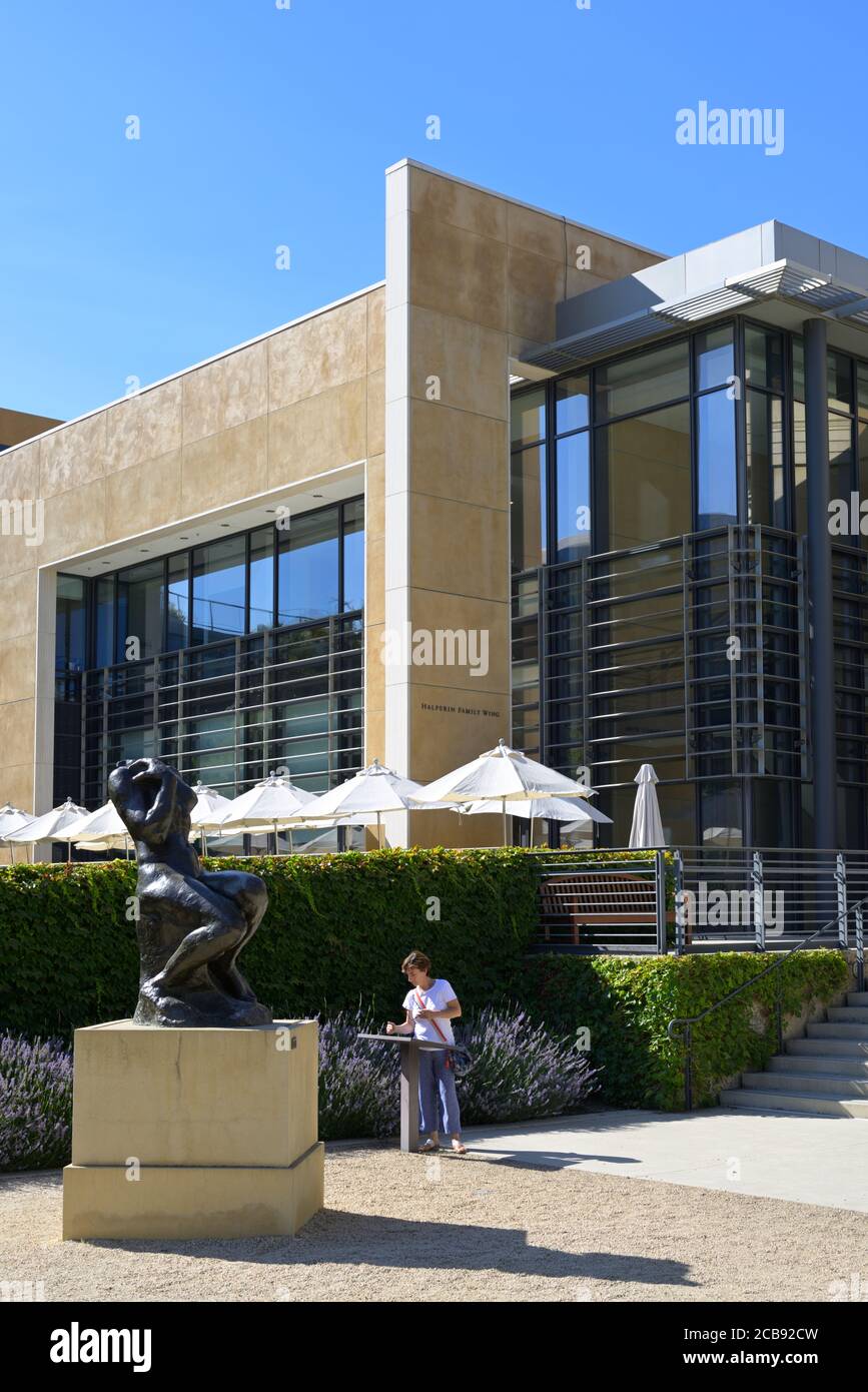 Un Touriste Français Visitant Le Jardin De Sculptures Auguste Rodin Au ...