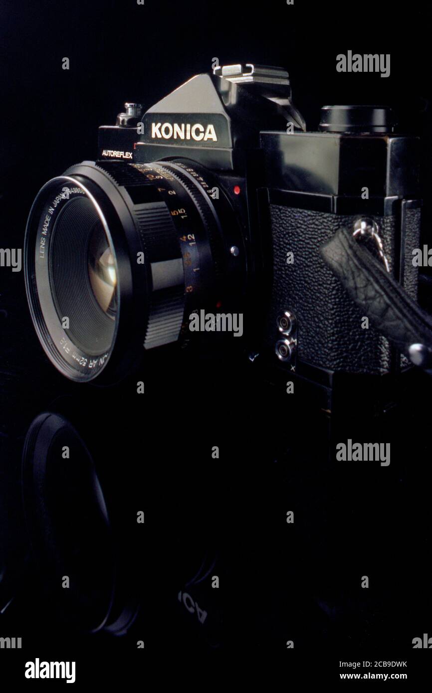 26 Fév 2009 film Vintage Konica Auto Reflex T 35 mm Première exposition automatique et mesure TTL combiné Mumbai Maharashtra Inde Banque D'Images