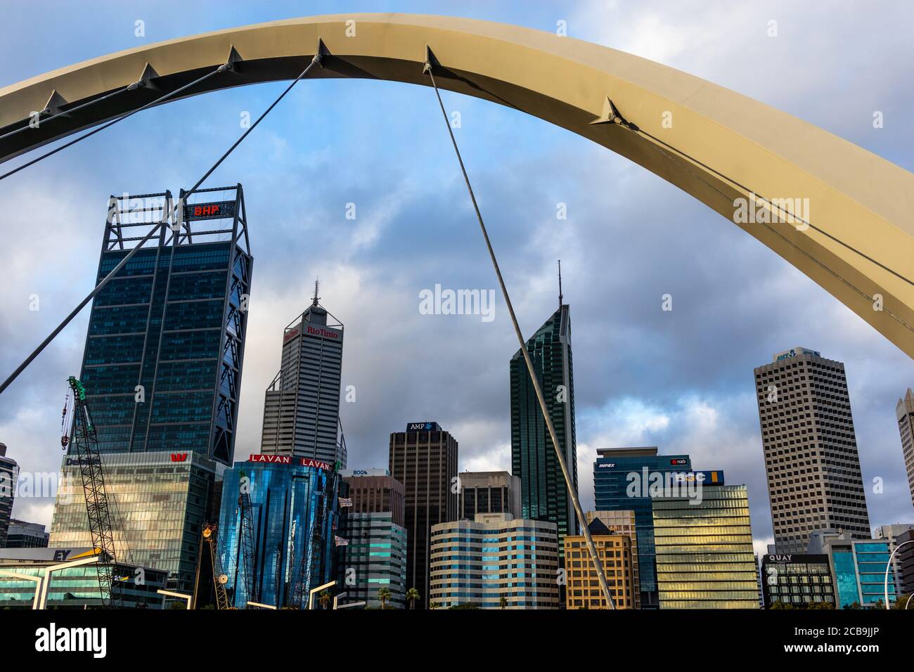 Vue sur la ville du quartier des affaires commercial en journée. Siège social des sociétés minières, des agences de conseil et des banques. Perth, Australie occidentale Banque D'Images