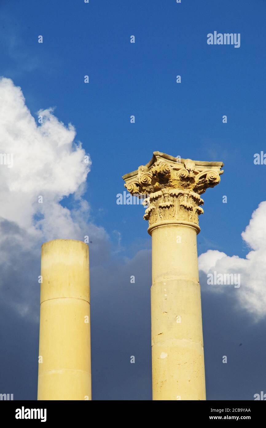 Les ruines de l'Opéra sur la place du Théâtre Royal avec des colonnes conservées, la Valette, Malte Banque D'Images