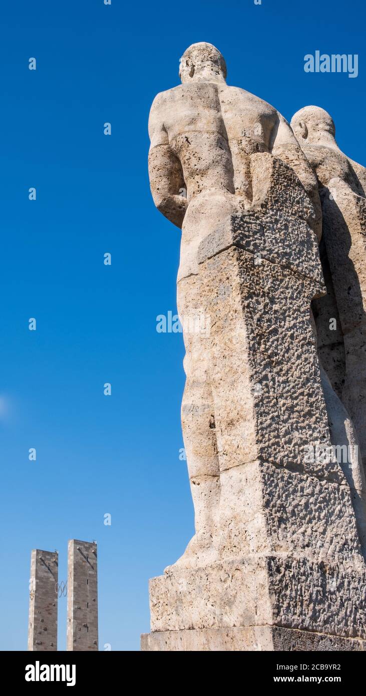 L'époque nazie sculpte les lanceurs de Discus par Karl Albiker à Stade olympique de Berlin Banque D'Images