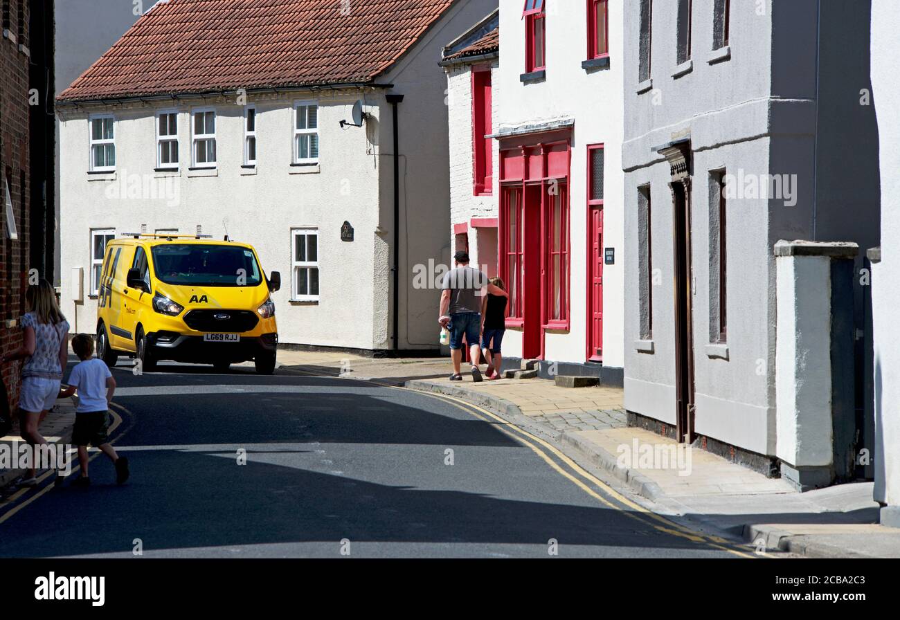 AA van dans le village de Cawood, North Yorkshire, Angleterre Banque D'Images
