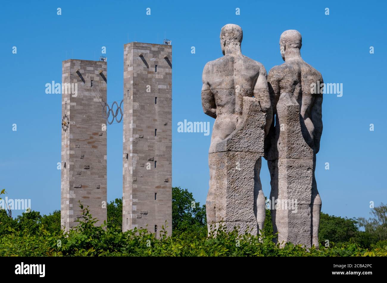 L'époque nazie sculpte les lanceurs de Discus par Karl Albiker à Stade olympique de Berlin Banque D'Images