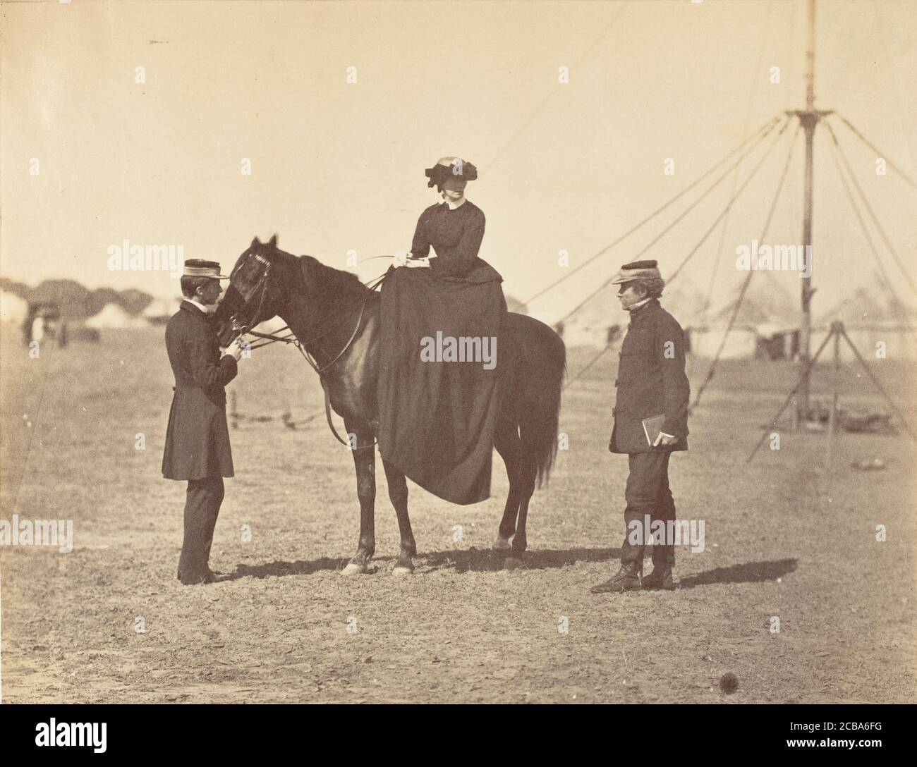 [Lady Canning sur son arabe noir et Lord Clyde, commandant en chef], 1858-61. Banque D'Images