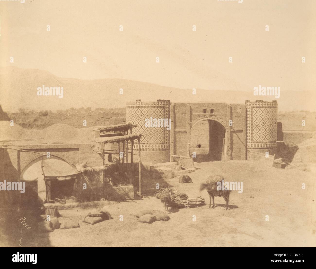 [Porte du gouvernement, Téhéran, Iran], 1840-60. Banque D'Images