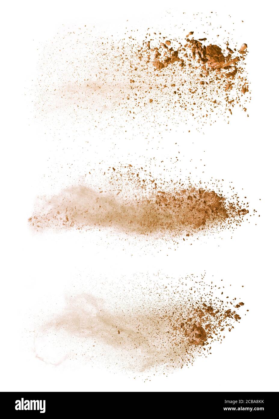 Explosion de poudre marron abstrait isolé sur fond blanc. Texture haute résolution Banque D'Images