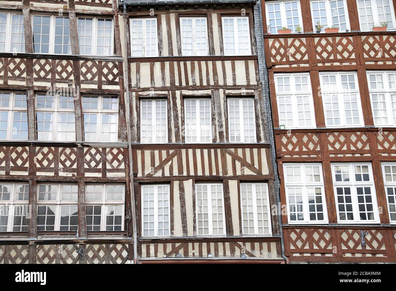 Façades de maisons traditionnelles à colombages situées à Rennes (Ille-et-Vilaine, Bretagne, France) Banque D'Images