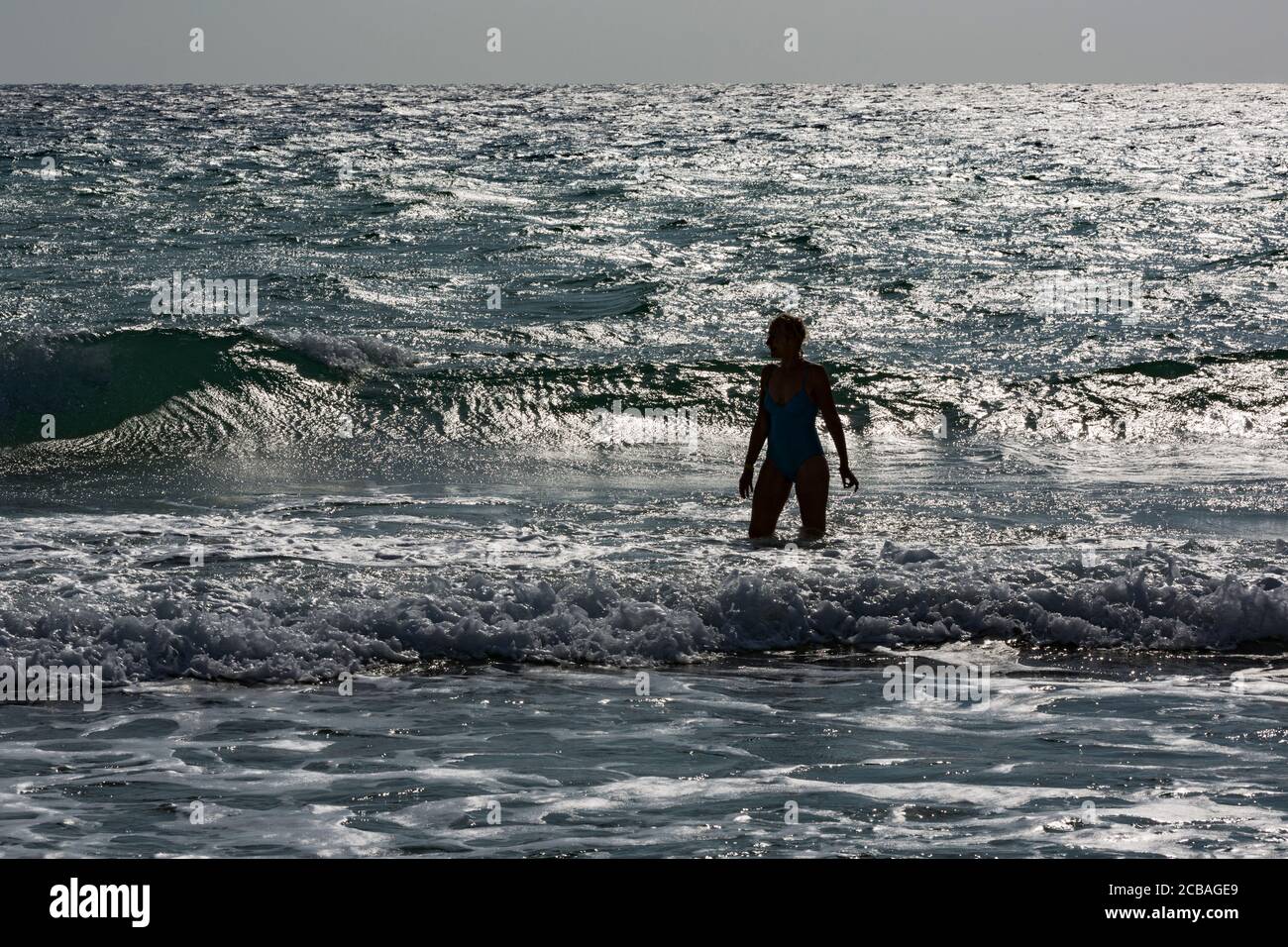 Meer, Frau, Golden Beach, Karpasia, Türkische Republik Nordzypern Banque D'Images