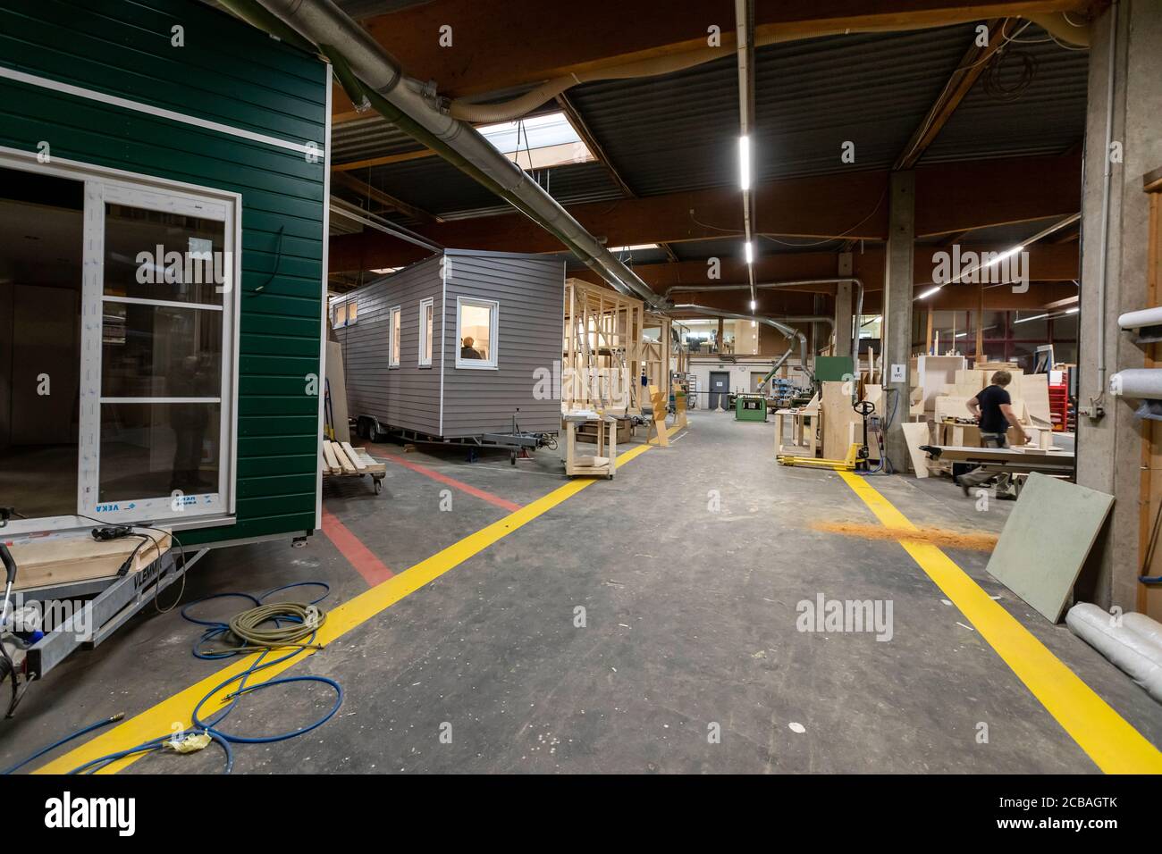 De petites maisons ont été construites dans l'atelier de menuiserie de Stefan Diekmann à Hamm-Bockum-Hövel depuis 2015, lorsque le boom dans les mini maisons a commencé. Différents modèles sont fabriqués par les 40 employés. La société Diekmann est leader du marché. Banque D'Images