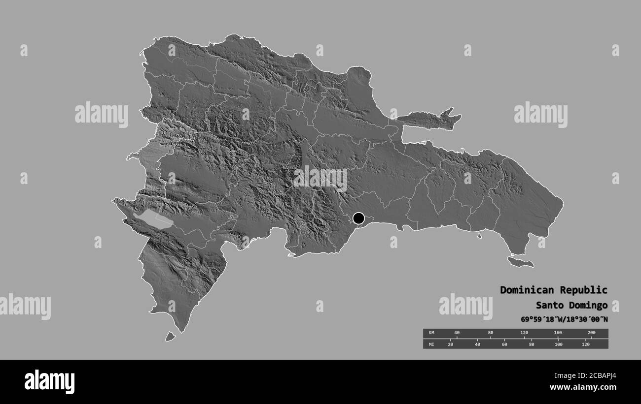 Forme désaturée de la République dominicaine avec sa capitale, principale division régionale et la région séparée Elías Piña. Étiquettes. Carte d'élévation à deux niveaux. 3D Banque D'Images