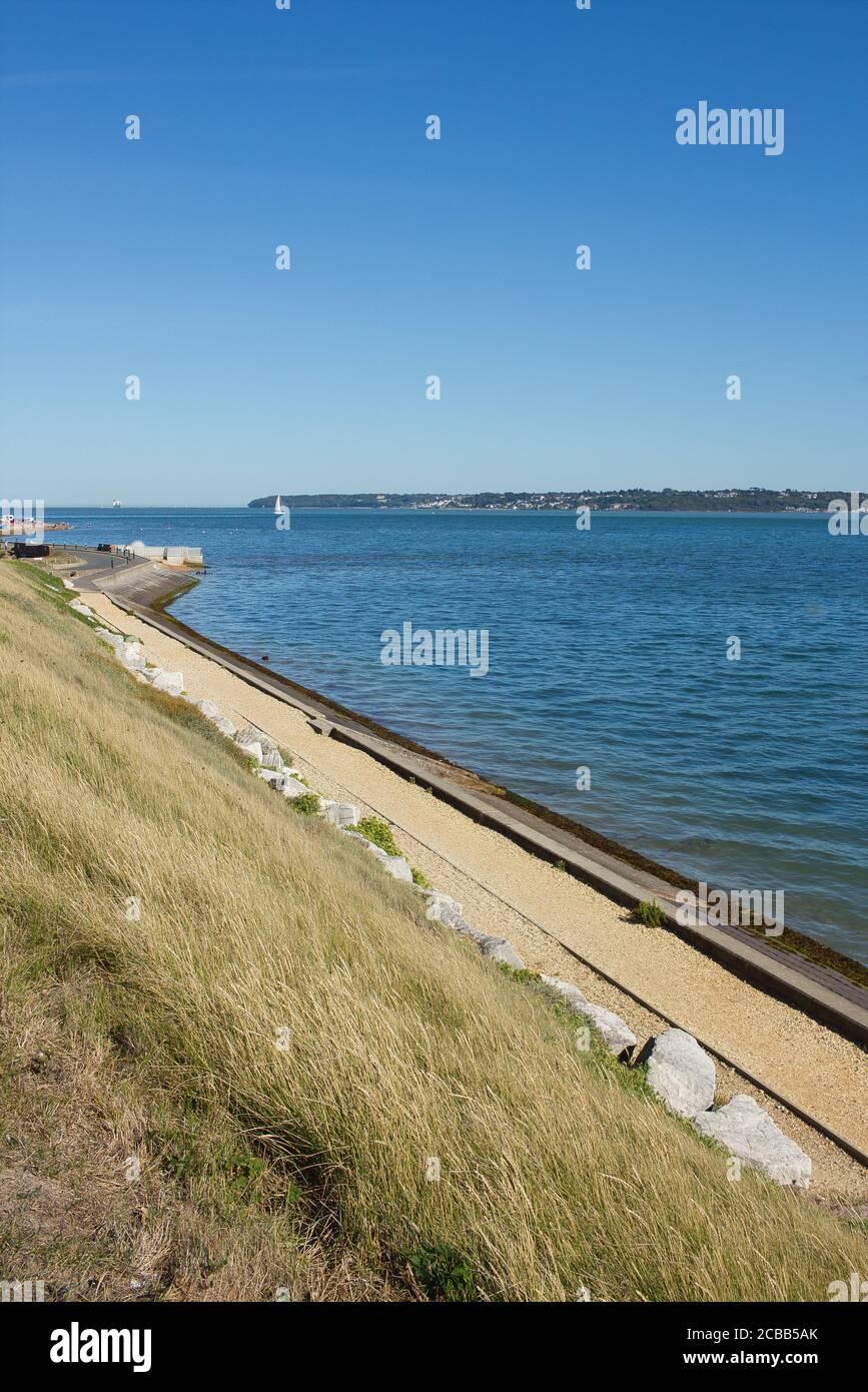 Vue sur la plage de Lepe et le sentier de wlaking Banque D'Images