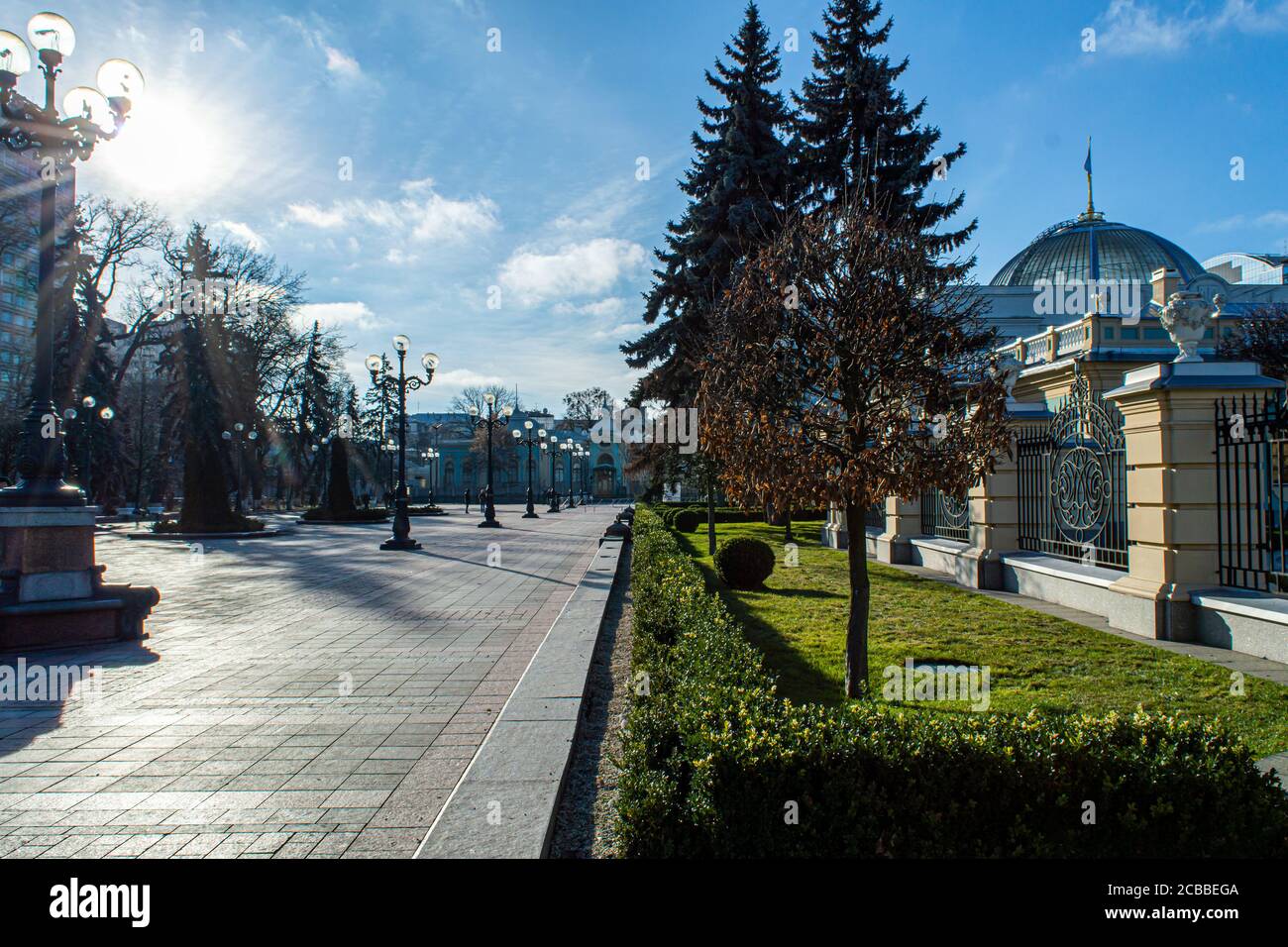 KIEV, UKRAINE - JANVIER 12,2020: Verkhovna Rada (Parlement) sur la rue Hrushevsky dans le parc Mariinsky à Kiev, Ukraine le 12 janvier 202 Banque D'Images