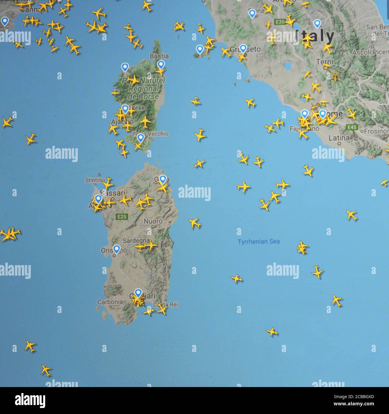 Trafic aérien sur la Corse, Sardignia et Roma aera (08 août 2020, UTC 09.10), sur Internet avec le site Flightracar 24, pendant la pandémie du coronavirus Banque D'Images