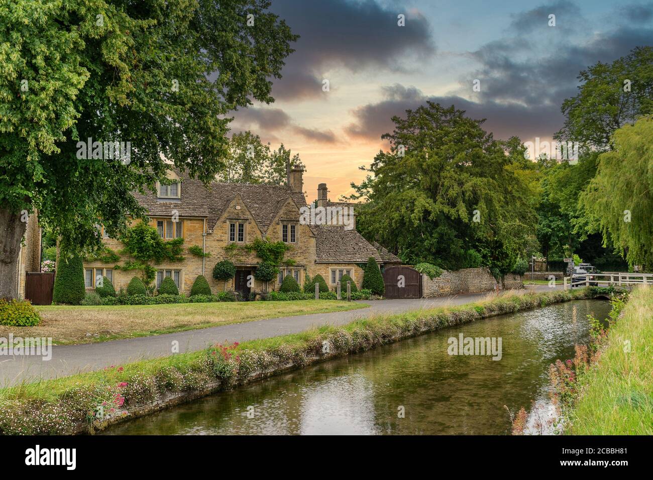 Le village des Cotswolds de Lower Slaughter Banque D'Images