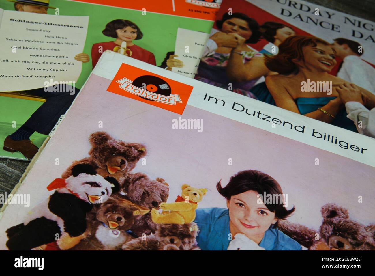 Viersen, Allemagne - juillet 9. 2020: Vue sur la collection de vinyles compilation de la musique allemande de schlager des années cinquante et soixante Banque D'Images