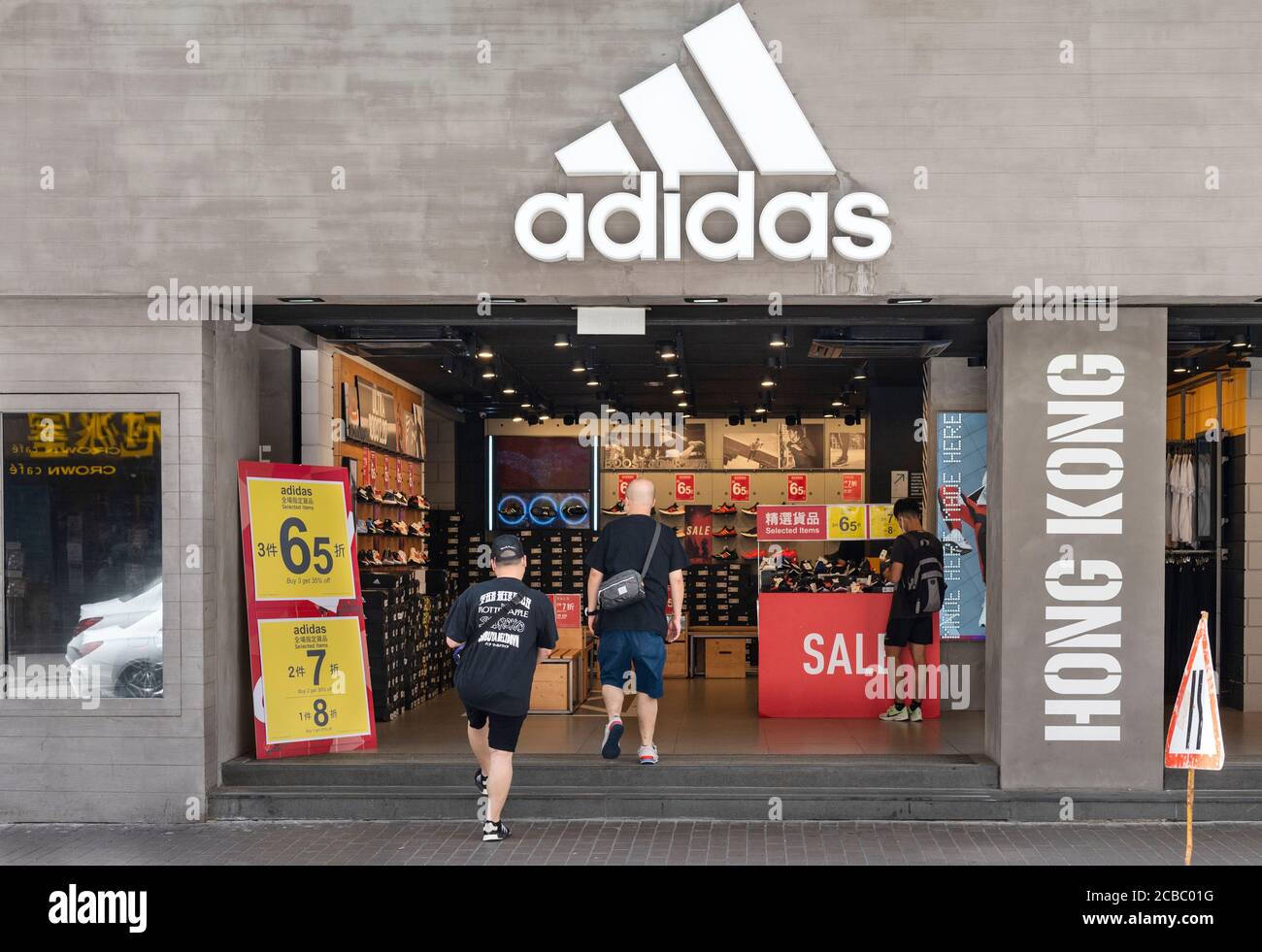 Boutique allemande multinationale de vêtements de sport Adidas vue à Hong Kong. Banque D'Images