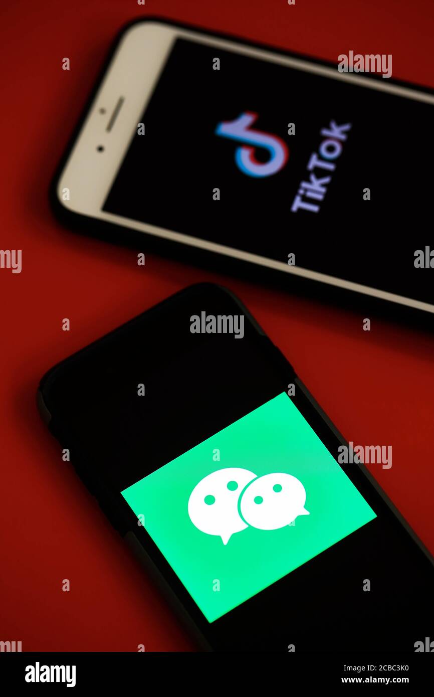 Écrans iPhone avec les logos WeChat et Tik Tok App Banque D'Images