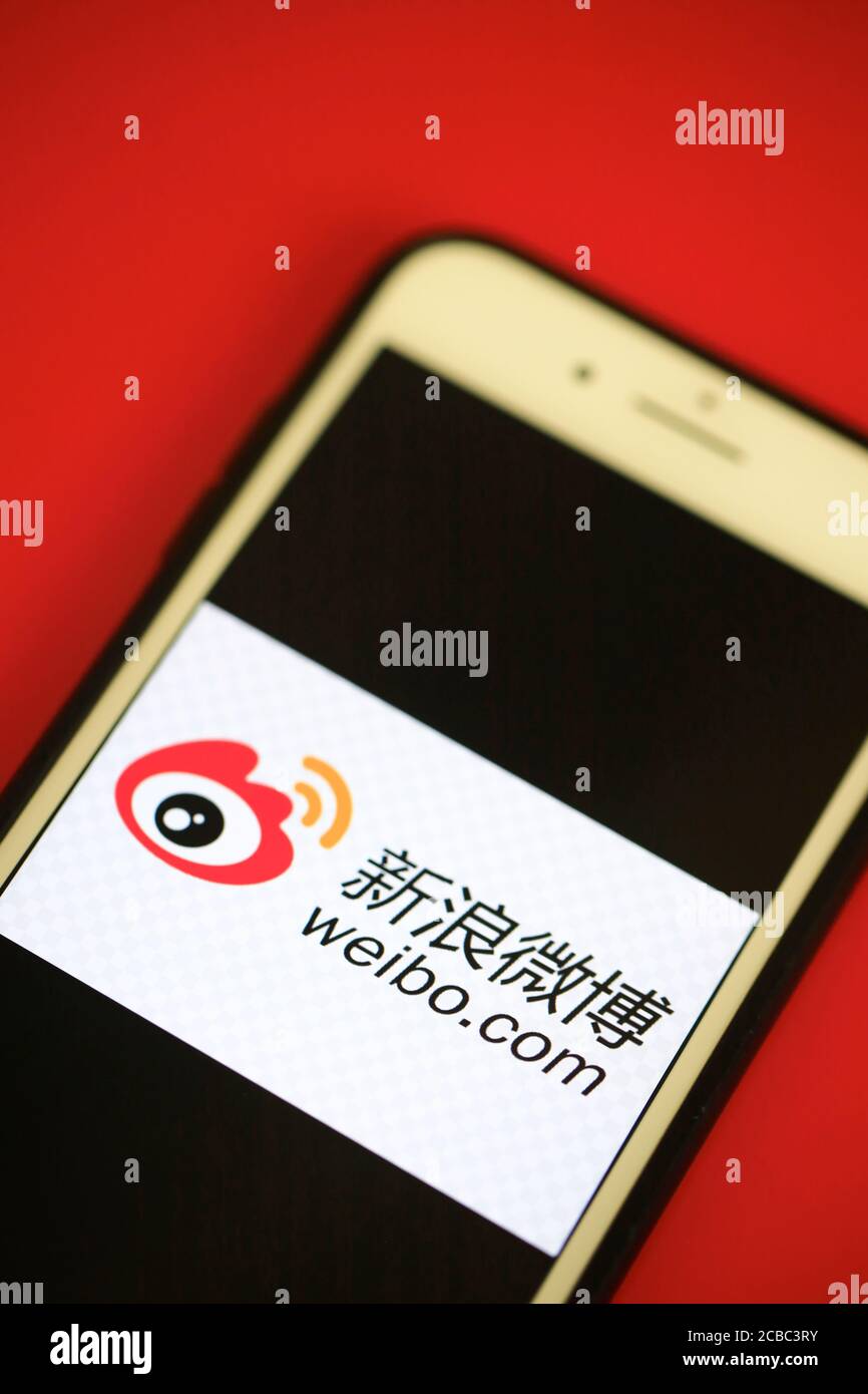 Le logo de Sina Weibo/Weibo un microblogging chinois sur les médias sociaux Sur un écran d'iPhone Banque D'Images