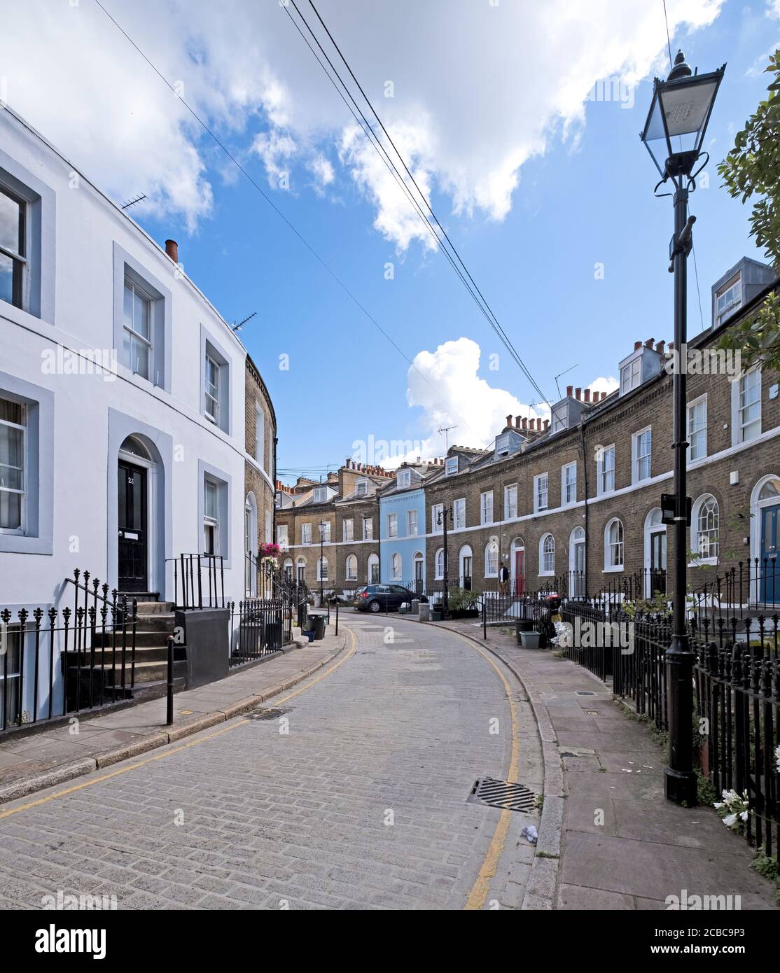 Keystone Crescent, près du chemin Caledonian à Kings Cross, une construction semi-circulaire de 24 chalets de travailleurs datant du début de l'époque victorienne Banque D'Images