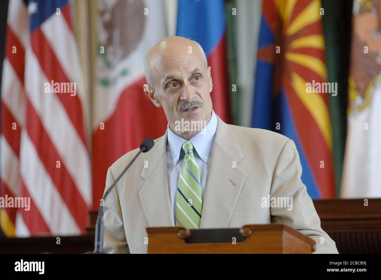 Austin, Texas, États-Unis, 25 août 2006 : Michael Chertoff, directeur de la sécurité intérieure, prend la parole à la séance d'ouverture de la conférence des gouverneurs des frontières au Capitole du Texas. La réunion annuelle donne aux six gouverneurs des frontières mexicaines et aux quatre gouverneurs des frontières américaines l'occasion de discuter de questions communes d'immigration, d'économie et de sécurité frontalière. ©Bob Daemmrich Banque D'Images