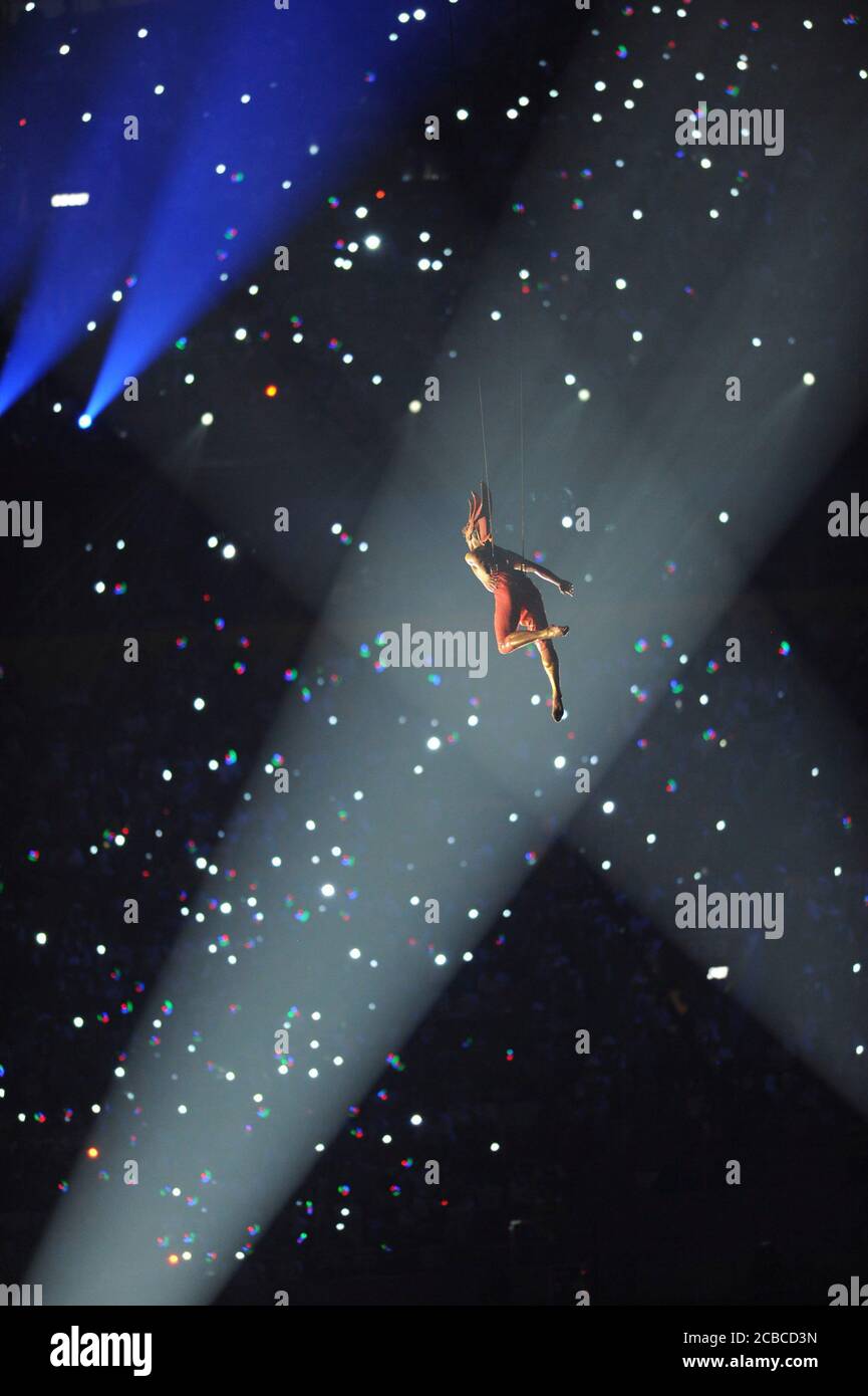 Beijing, Chine 6 septembre 2008 : Performance artistique lors des cérémonies d'ouverture des Jeux paralympiques de Pékin au stade national de Chine, connu sous le nom de nid d'oiseau. ©Bob Daemmrich Banque D'Images