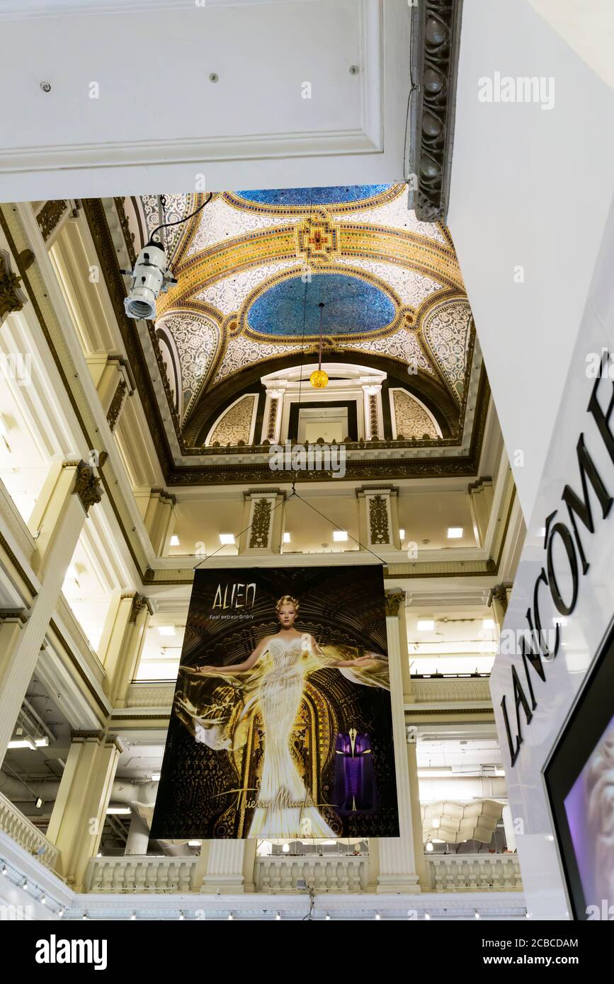 Atrium dans le magasin Macy's, Chicago avec plafond en mosaïque de verre Tiffany & Co favrile au-dessus Banque D'Images