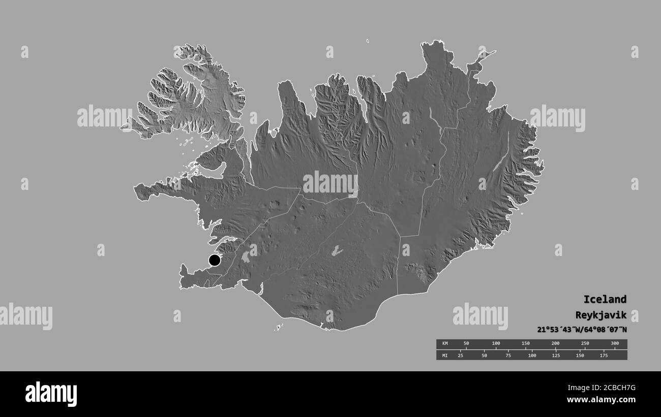 Forme désaturée de l'Islande avec sa capitale, sa principale division régionale et la région séparée de Vestfirðir. Étiquettes. Carte d'élévation à deux niveaux. Rendu 3D Banque D'Images