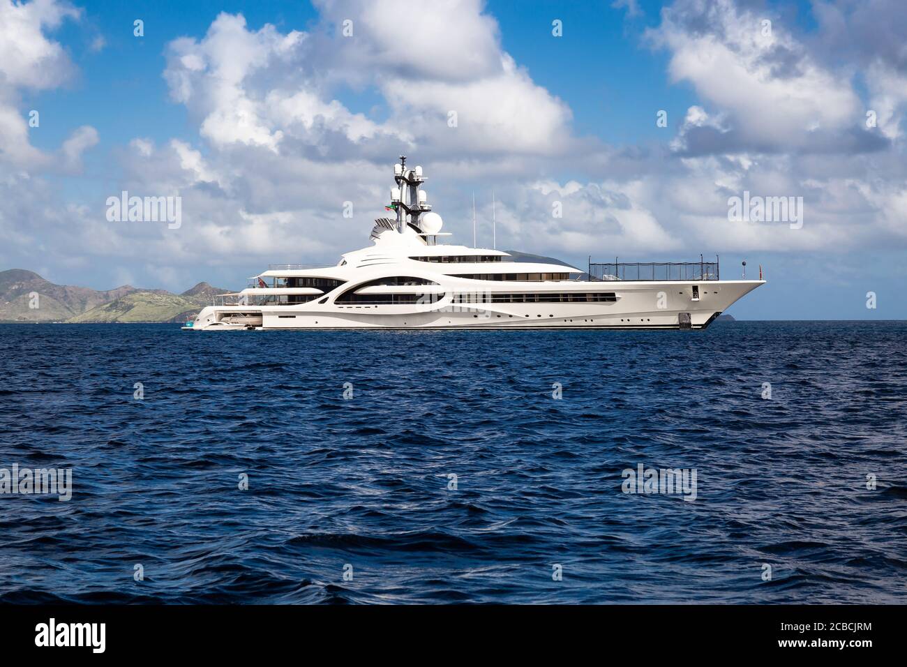 Big White Luxury Yacht sur la Caraïbe se Banque D'Images